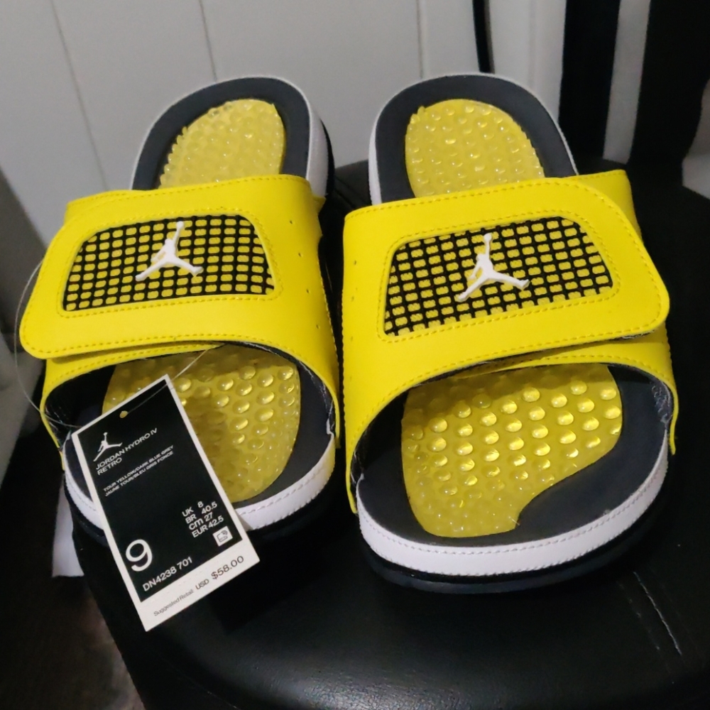 Jordan hydro IV Retro size 9.